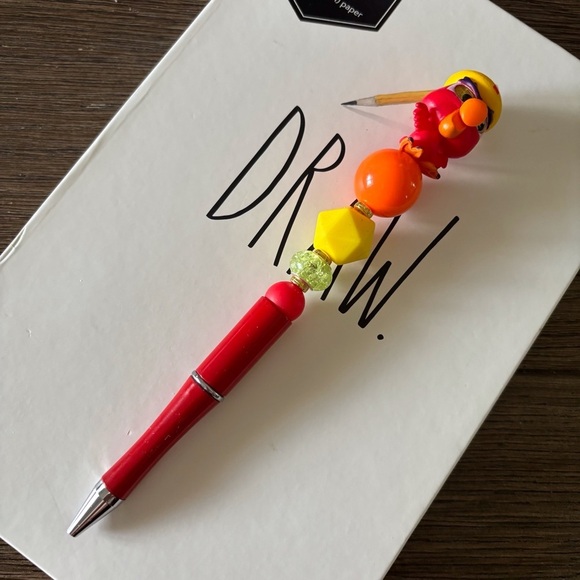 Disney Doorables: Aladdin: Iago handmade beaded pen - Picture 2 of 4